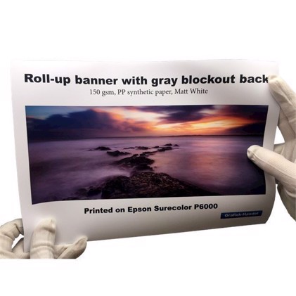 Roll-up transparenta z napisom "Blocker"